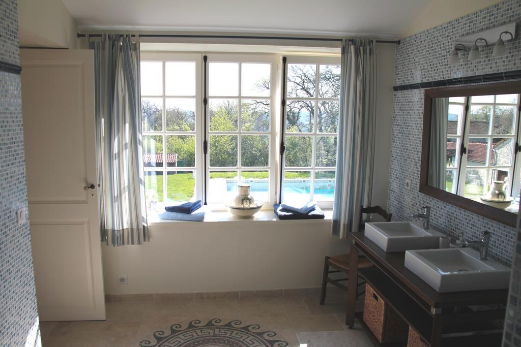 Bed and Breakfast Domaine De Lamassas Hautefage-la-Tour Pokoj fotografie